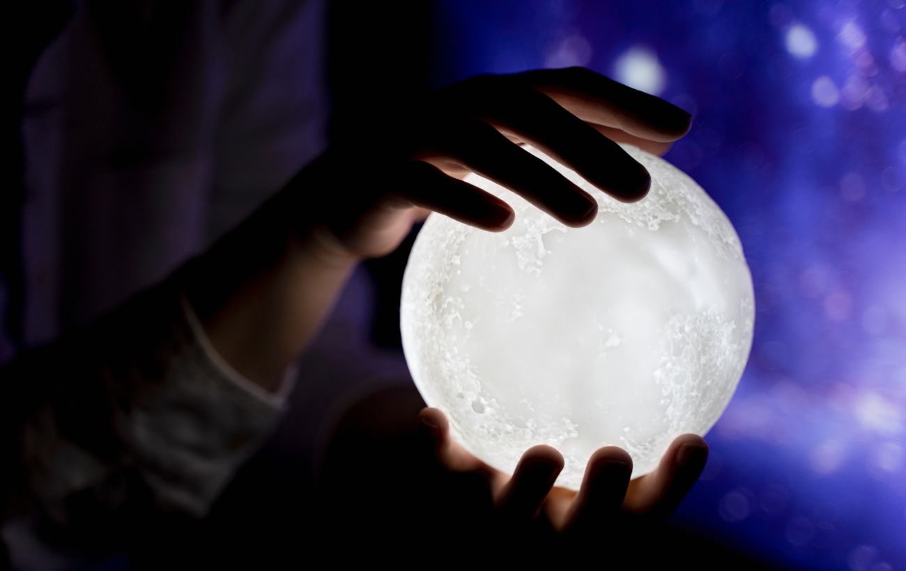 Потужний ритуал на багатство. Зробіть це на серпневий Молодик, аби гроші полилися рікою